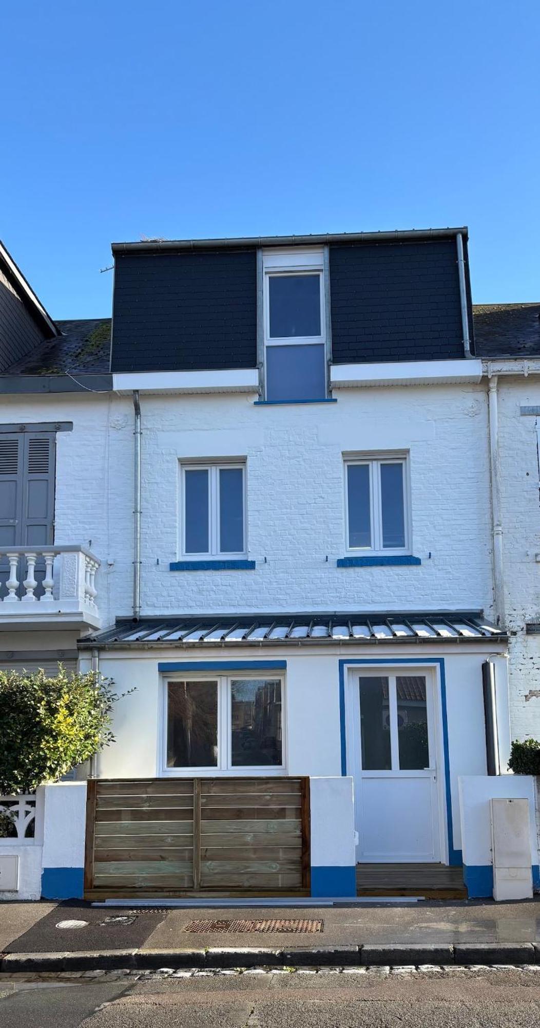 Holiday home Maison Avec Terrasse, 10 Couchages, A 200 M De La *